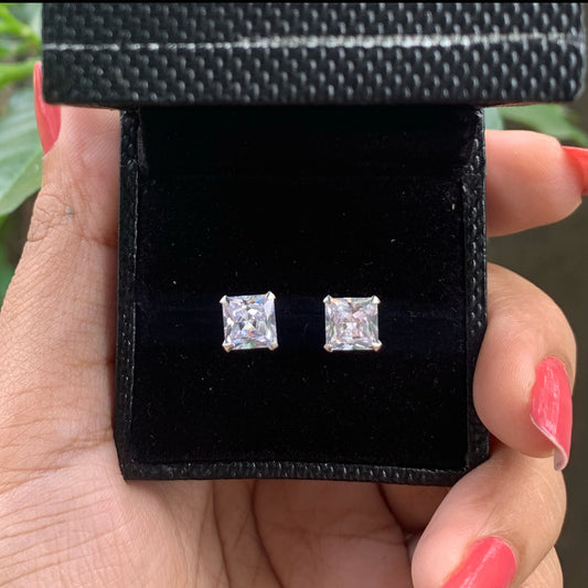 Square small studs -0.8cm