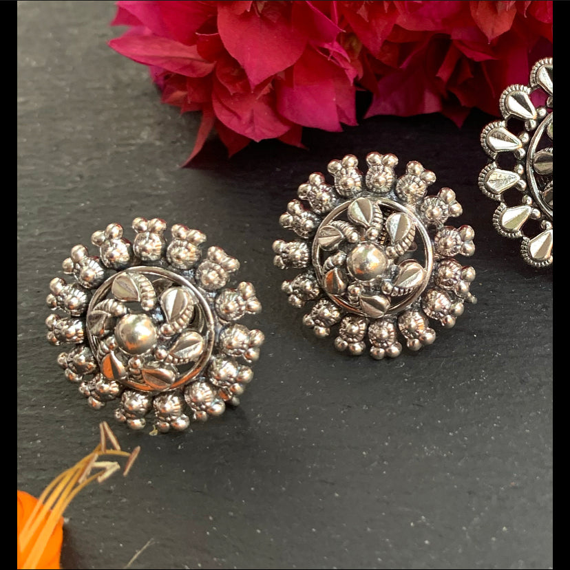 Studs-AS2906 (medium)